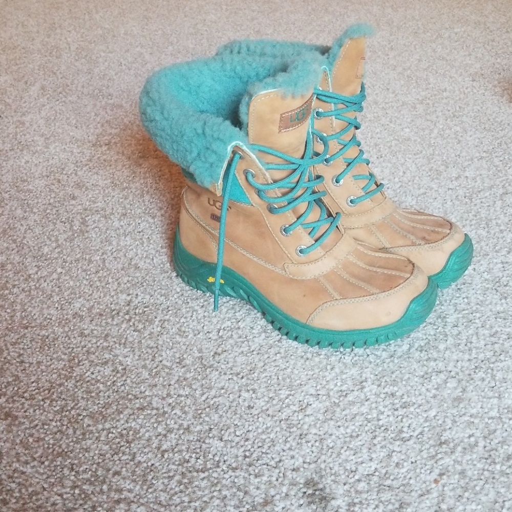 Snow boots